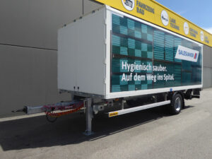 1-Achs-Anhänger mit Kofferaufbau und Ladebordwand, Stirnwand mit 2-flügeliger Tür zum Durchladen auf LKW