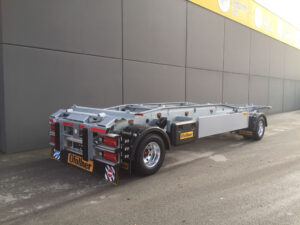 2-Achs-Container-Schlitten-Anhänger mit Alu-Unterfahrschutz in doppelter Ausführung