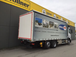 Curtainsider-Aufbau mit Hecktüren